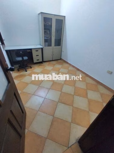 nhà nguyên căn, 3 tầng 4 PN 3 WC gần ngã tư Ô Chợ Dừa cạnh bến xe buýt