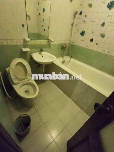 nhà nguyên căn, 3 tầng 4 PN 3 WC gần ngã tư Ô Chợ Dừa cạnh bến xe buýt