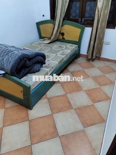 nhà nguyên căn, 3 tầng 4 PN 3 WC gần ngã tư Ô Chợ Dừa cạnh bến xe buýt