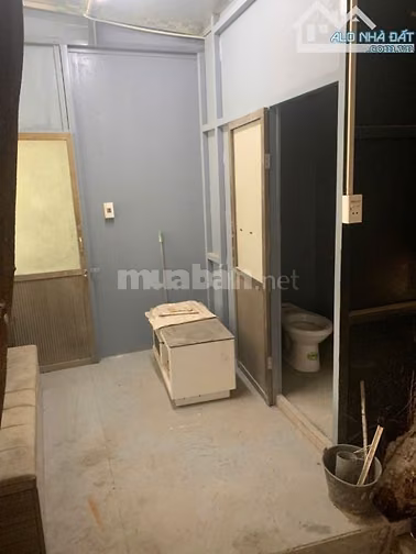 CHO THUÊ NHÀ XƯỞNG/KHO HÀNG 80M2 - Ô TÔ ĐỖ CỬA - MẶT TIỀN RỘNG TẠI THẠ