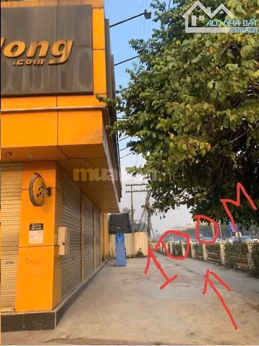 CHO THUÊ NHÀ XƯỞNG/KHO HÀNG 80M2 - Ô TÔ ĐỖ CỬA - MẶT TIỀN RỘNG TẠI THẠ