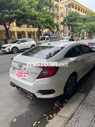 Honda Civic 2018 Trắng 10 vạn