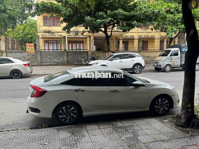 Honda Civic 2018 Trắng 10 vạn