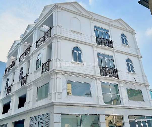 Nhà 3 lầu, ngang 8m, nhà mới ở ngay, SHR, Ngay cầu Lò Gốm, giá 6,85 tỷ