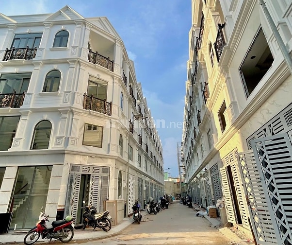 Nhà 3 lầu, ngang 8m, nhà mới ở ngay, SHR, Ngay cầu Lò Gốm, giá 6,85 tỷ