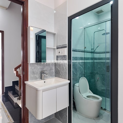 Nhà 3 lầu, ngang 8m, nhà mới ở ngay, SHR, Ngay cầu Lò Gốm, giá 6,85 tỷ