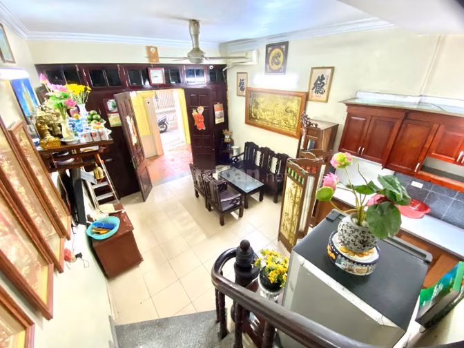 Cho thuê nhà sát Hồ Tây, sát đường Lạc Long Quân, oto đỗ cửa