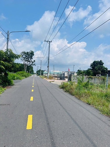 Cần bán đất sát  QL13 diện tích 300m2 sẵn thổ cư ngay TT chơn thành 