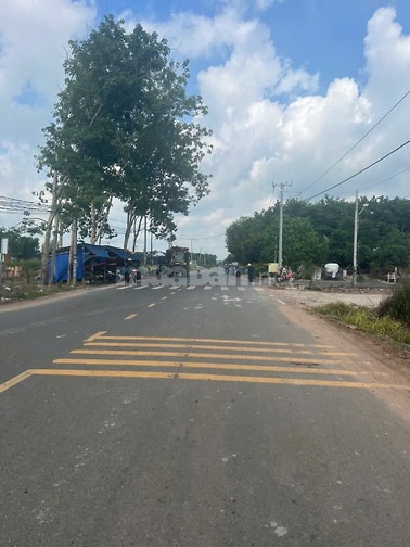Cần bán đất sát  QL13 diện tích 300m2 sẵn thổ cư ngay TT chơn thành 
