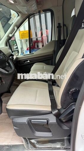 Ford Transit Premium 2025 18C Xe Chính Chủ