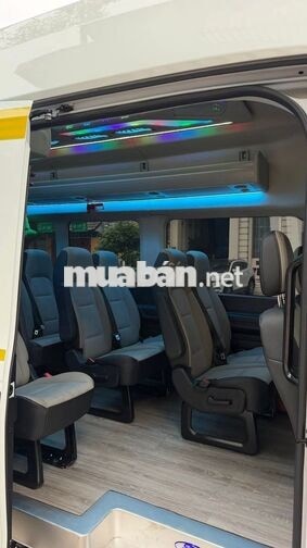 Ford Transit Premium 2025 18C Xe Chính Chủ
