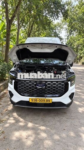 Ford Transit Premium 2025 18C Xe Chính Chủ