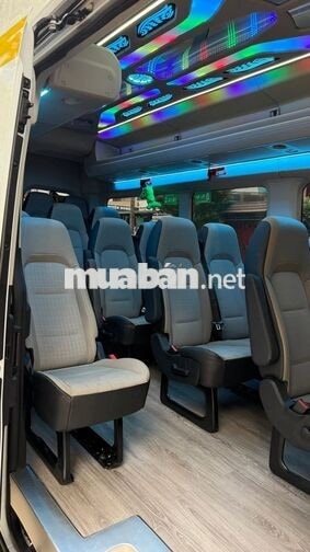 Ford Transit Premium 2025 18C Xe Chính Chủ