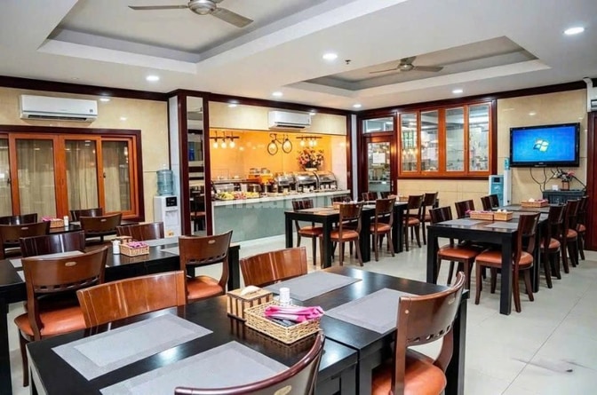 KHÁCH SẠN KHU SÂN BAY ĐỆ NHẤT Q. TÂN BÌNH DT:12mx20m hầm 9 TẦNG