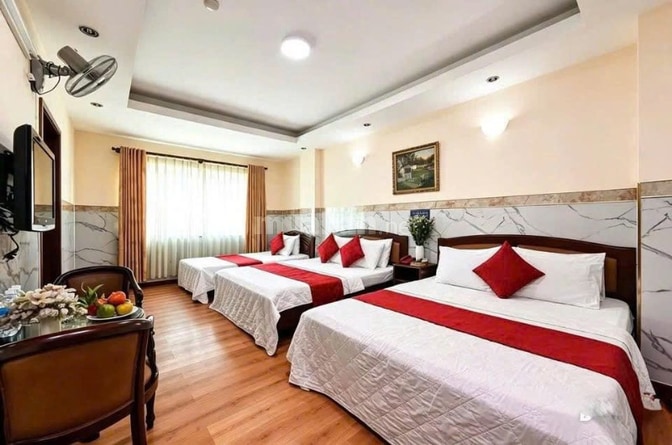 KHÁCH SẠN KHU SÂN BAY ĐỆ NHẤT Q. TÂN BÌNH DT:12mx20m hầm 9 TẦNG