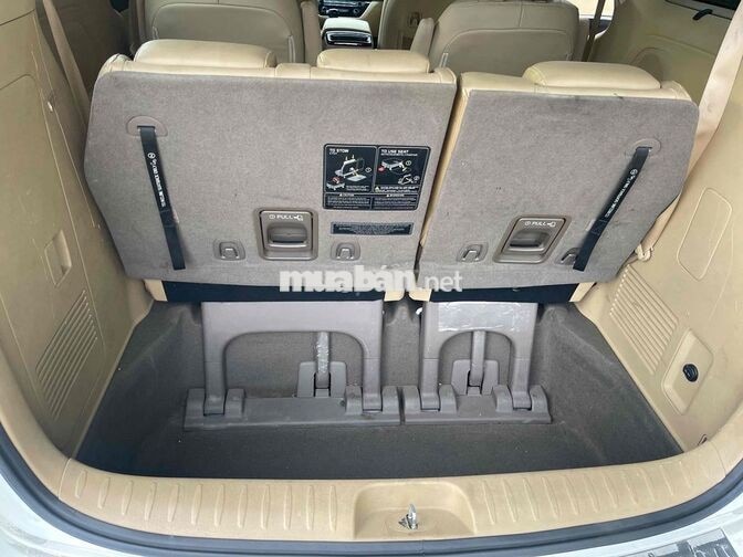 Kia Grand Sedona Trắng 7 chỗ Xe gia đình