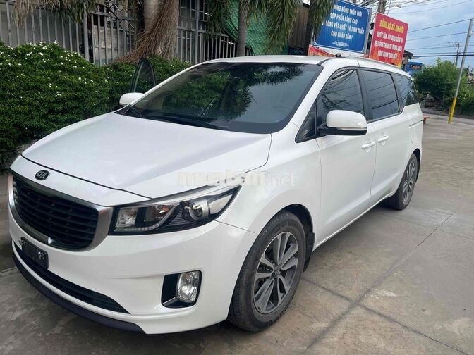 Kia Grand Sedona Trắng 7 chỗ Xe gia đình