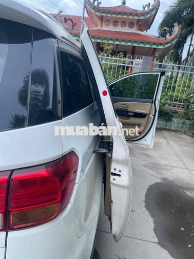 Kia Grand Sedona Trắng 7 chỗ Xe gia đình