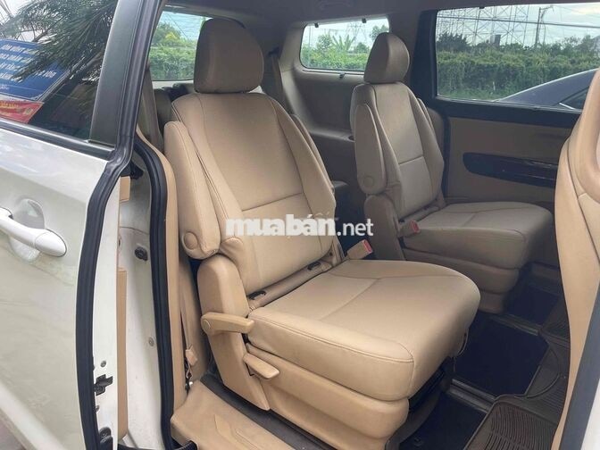 Kia Grand Sedona Trắng 7 chỗ Xe gia đình