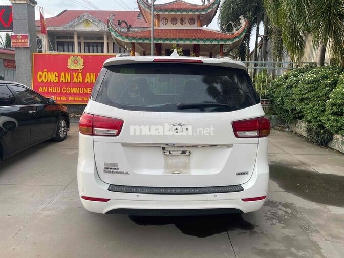 Kia Grand Sedona Trắng 7 chỗ Xe gia đình