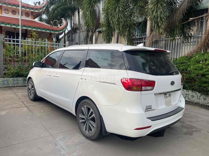 Kia Grand Sedona Trắng 7 chỗ Xe gia đình