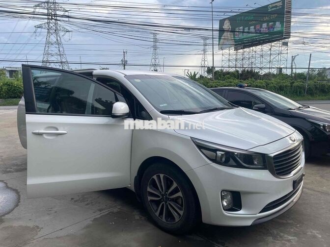 Kia Grand Sedona Trắng 7 chỗ Xe gia đình
