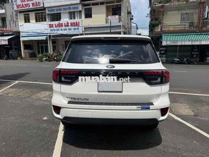 Everest Titanium 1 cầu Lướt 14.000km Xe Chuẩn