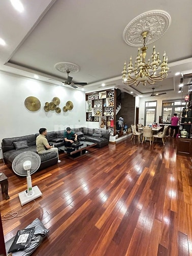Mặt phố Phó Đức Chính, lô góc, 105m2, xây toà 9 tầng, giá đầu tư 