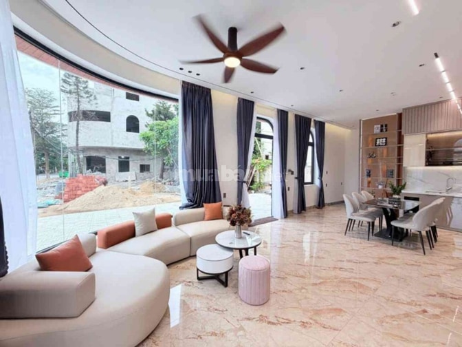 BÁN NHÀ 3 TẦNG GẦN BIỂN ĐÀ NẴNG  2 MẶT TIỀN