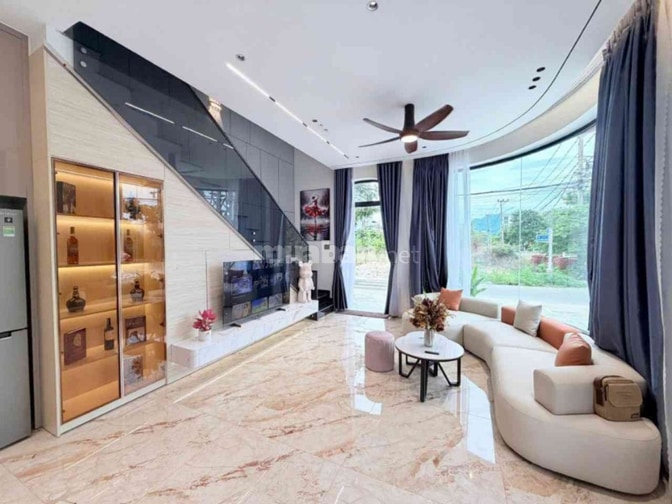 BÁN NHÀ 3 TẦNG GẦN BIỂN ĐÀ NẴNG  2 MẶT TIỀN