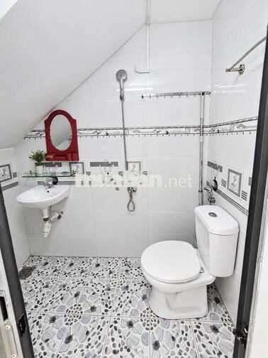 NHỈNH 2 TỶ NHÀ 3 TẦNG BÀ ĐIỂM, CÁCH MẶT TIỀN 20M, CHỢ ĐẦU MỐI HÓC MÔN