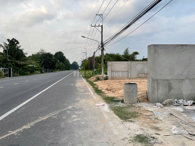 Bán gấp 300m2 Sẵn thổ cư ngang 6m đường nhựa 32m Sau KCN Mỹ Phước 2,3