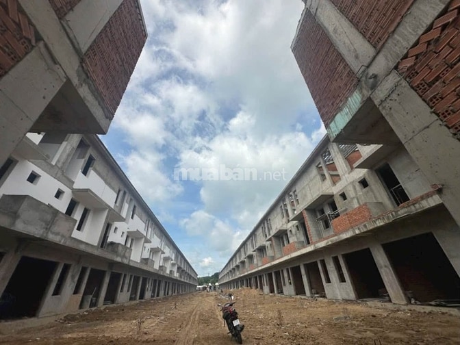 Nhà Phố Mặt Tiền Kinh Doanh tại phố đi bộ tại Trung tâm Thành PHố Mới 
