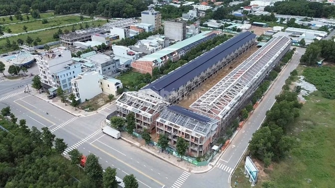 Nhà Phố Mặt Tiền Kinh Doanh tại phố đi bộ tại Trung tâm Thành PHố Mới 