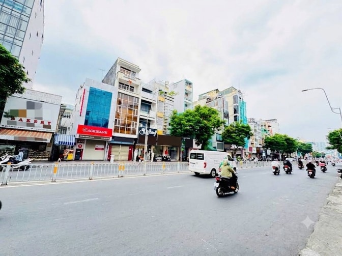 MẶT TIỀN THƯƠNG HIỆU  SẢN PHẨM KHAN HIẾM XUỐNG GIÁ SÂU 