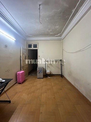 Cho thuê nhà nguyên căn 5 tầng Linh Quang, Phường Văn Chương, Đống Đa