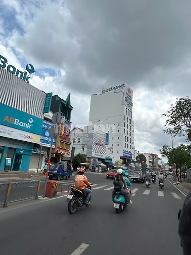 Tôi cho thuê gấp mặt tiền Phạm Hùng,Q8,5.5x17m,kinh doanh sầm uất,40m