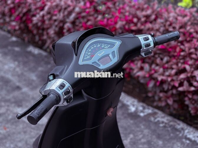 Cần bán Vespa Sprint 125 .