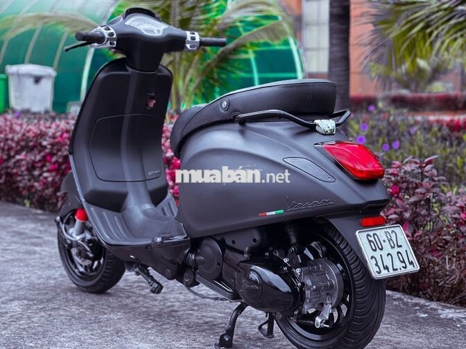 Cần bán Vespa Sprint 125 .