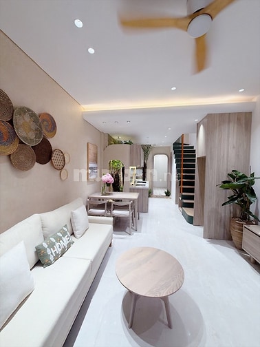 NHÀ ĐẸP FULL NỘI THẤT VƯỜN GIỮA NHÀ HẺM THÔNG TRUNG TÂM PHÚ NHUẬ