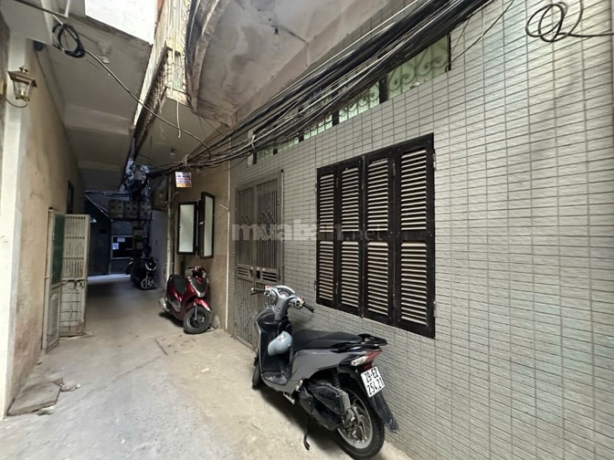 Bán nhà đường Lê Duẩn, Đống Đa - 50m2 x 4,2m mặt tiền, ngõ thông 2,7m