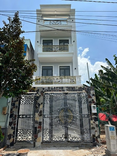 Nhà mới xây Hoàng Hữu Nam Quận 9 ( ngay suối tiên ) 