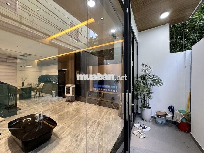 Cho thuê nhà 3 phòng ngủ, 4 phòng tắm, nội thất full mới 100%