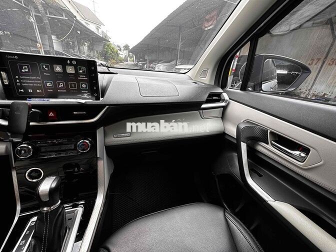 Toyota Veloz Cross Bạc 7 chỗ
