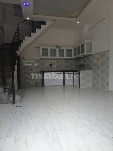 Hưng Phú P.Chánh Hưng gần cầu Nguyễn Tri Phương 2PN nhà trống ở liền
