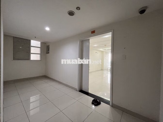 Chính chủ cho thuê căn hộ 138m2 3pn 3wc tầng cao view thoáng giá tốt