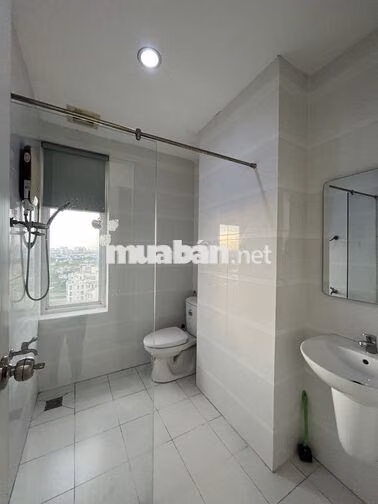 Chính chủ cho thuê căn hộ 138m2 3pn 3wc tầng cao view thoáng giá tốt