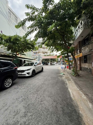 Bán nhà mặt tiền 141 hoàng diệu Q4,dt:3x9m,giá:13,3tỷ(3 lầu)