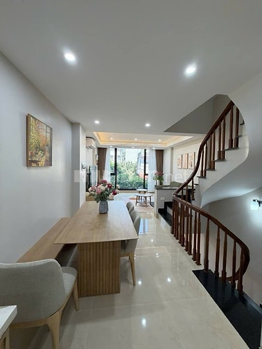 Bán nhà Bồ Đề 35m2 x 5 tầng đẹp, ngõ ngắn