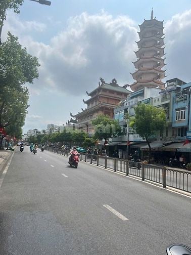 Bán nhà mặt tiền xóm chiếu Q4,dt:460m,giá:55tỷ(gpxd:1 hầm 8lầu)